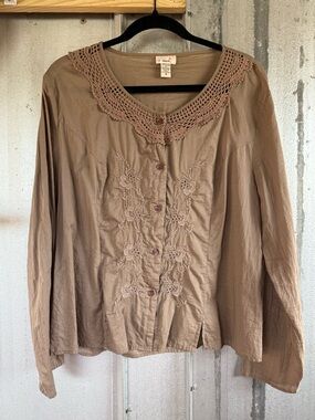 Gemini 100% Cotton Crochet Collar Button Front Blouse in Taupe